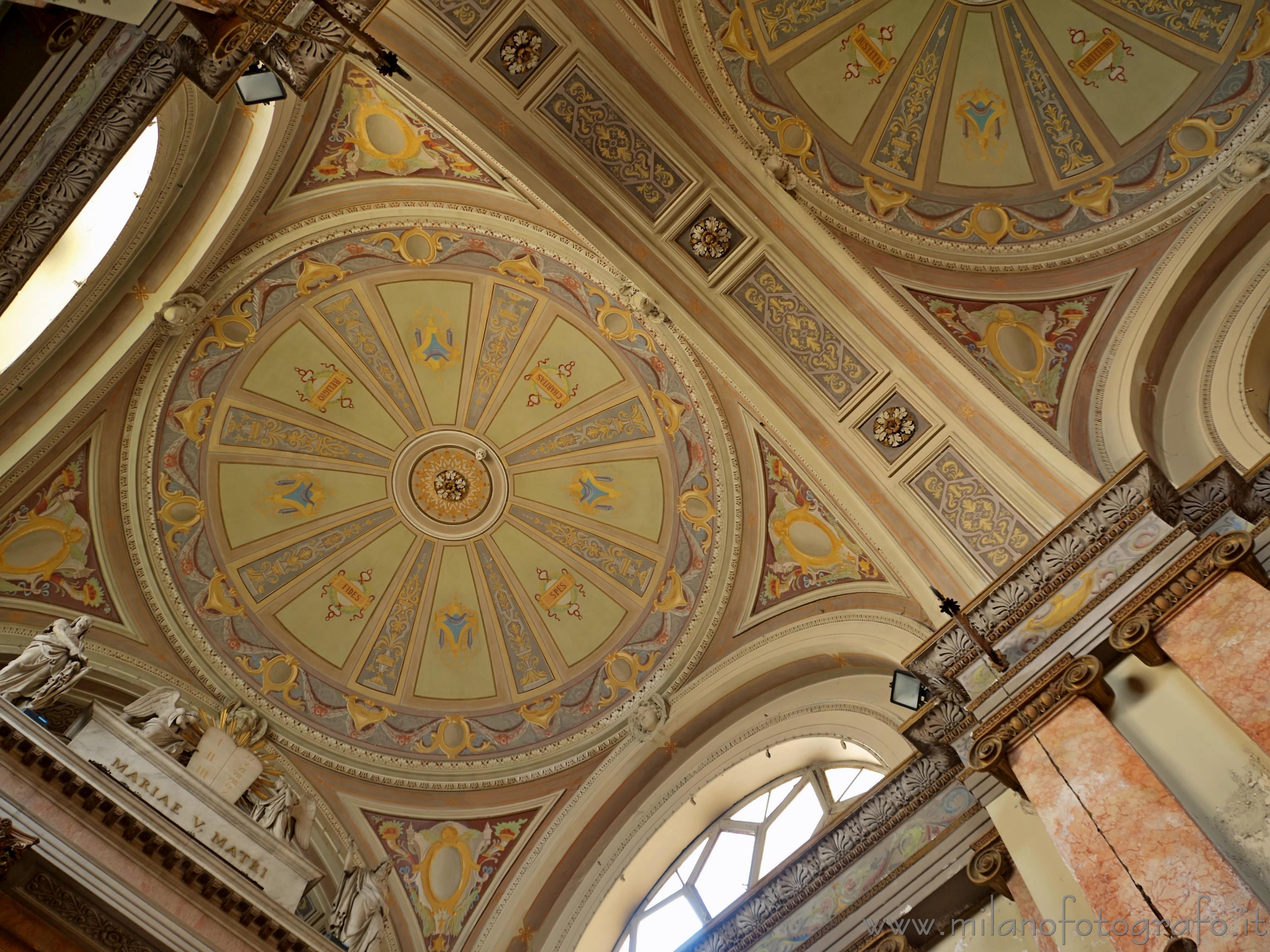 Milano - Particolare del soffitto della Basilica di Santo Stefano Maggiore